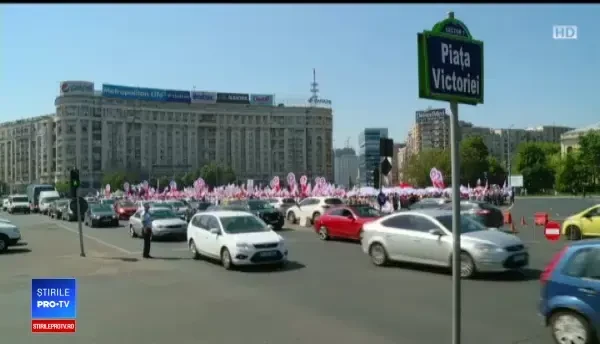 10.000 de angajaţi din sistemul sanitar au protestat în Piața Victoriei