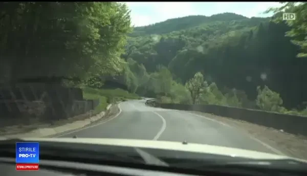 Locul unde turiştii vin ca să nu aibă semnal la telefon şi terase cu muzică la maxim