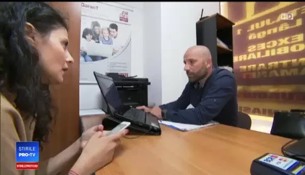 Zeci de mii de români ar fi plătit mai mult pe polița RCA. Baza de date dă erori des