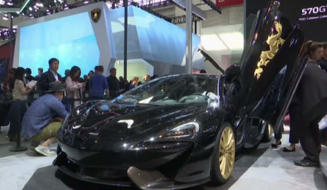 Salonul auto de la Beijing. McLaren 570GT are câte un dragon pe portiere