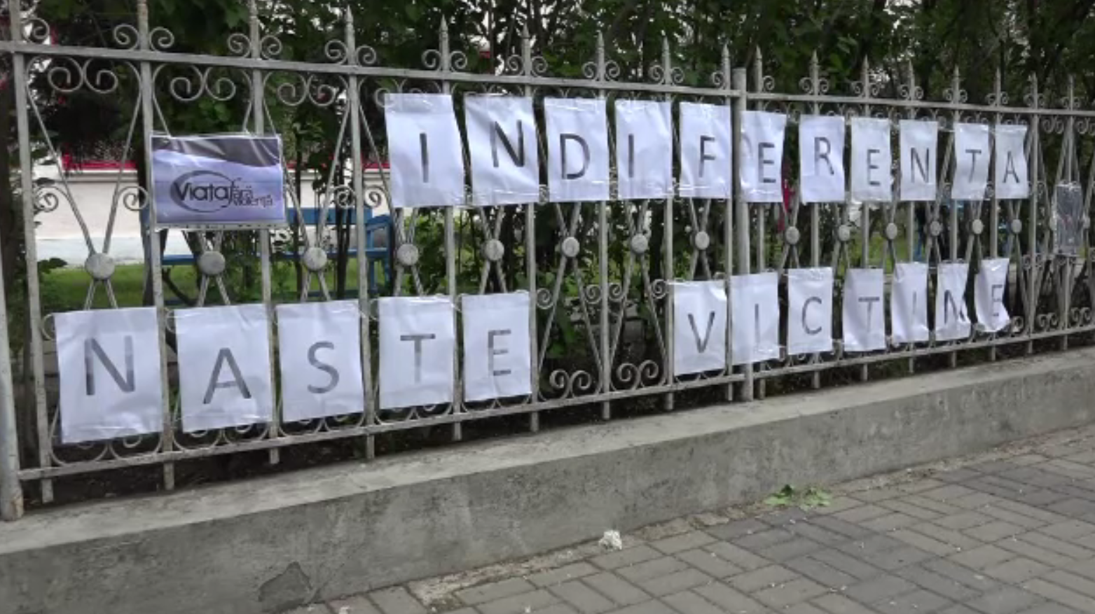 Marș împotriva violenței, în urma crimei șocante din Botoșani. ”De ce să ni se întâmple asta?”