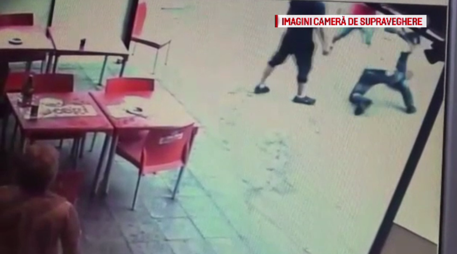 Bătrân în comă la spital, după ce a fost bătut cu sălbăticie de doi tineri