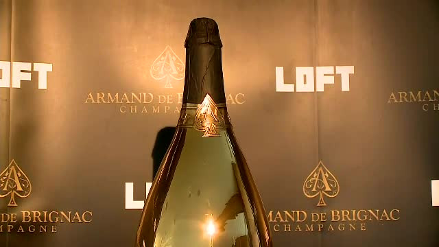 Pregătiri grandioase pentru petrecerile din Mamaia. O sticlă de șampanie costă 100.000 euro