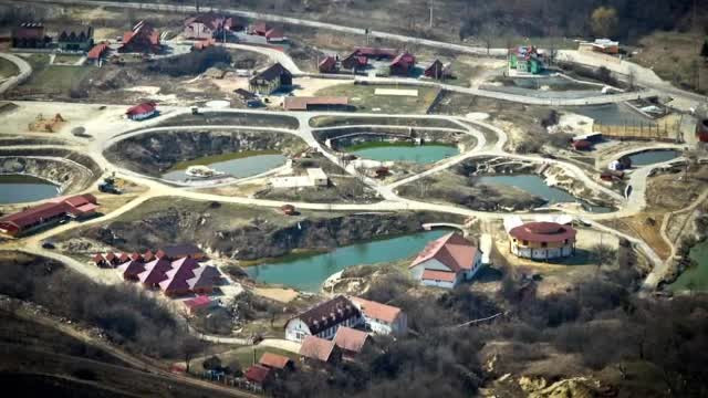 Ocna Sibiului, locul de basm unde legendele locului vorbesc de balauri cu 12 capete
