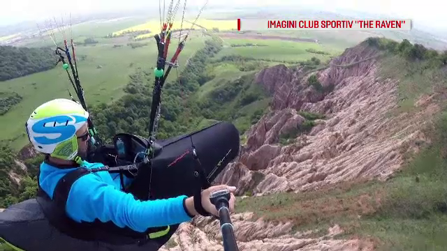 Aventură cu parapanta în Micul canion al României. Are o vechime de 60 de milioane de ani