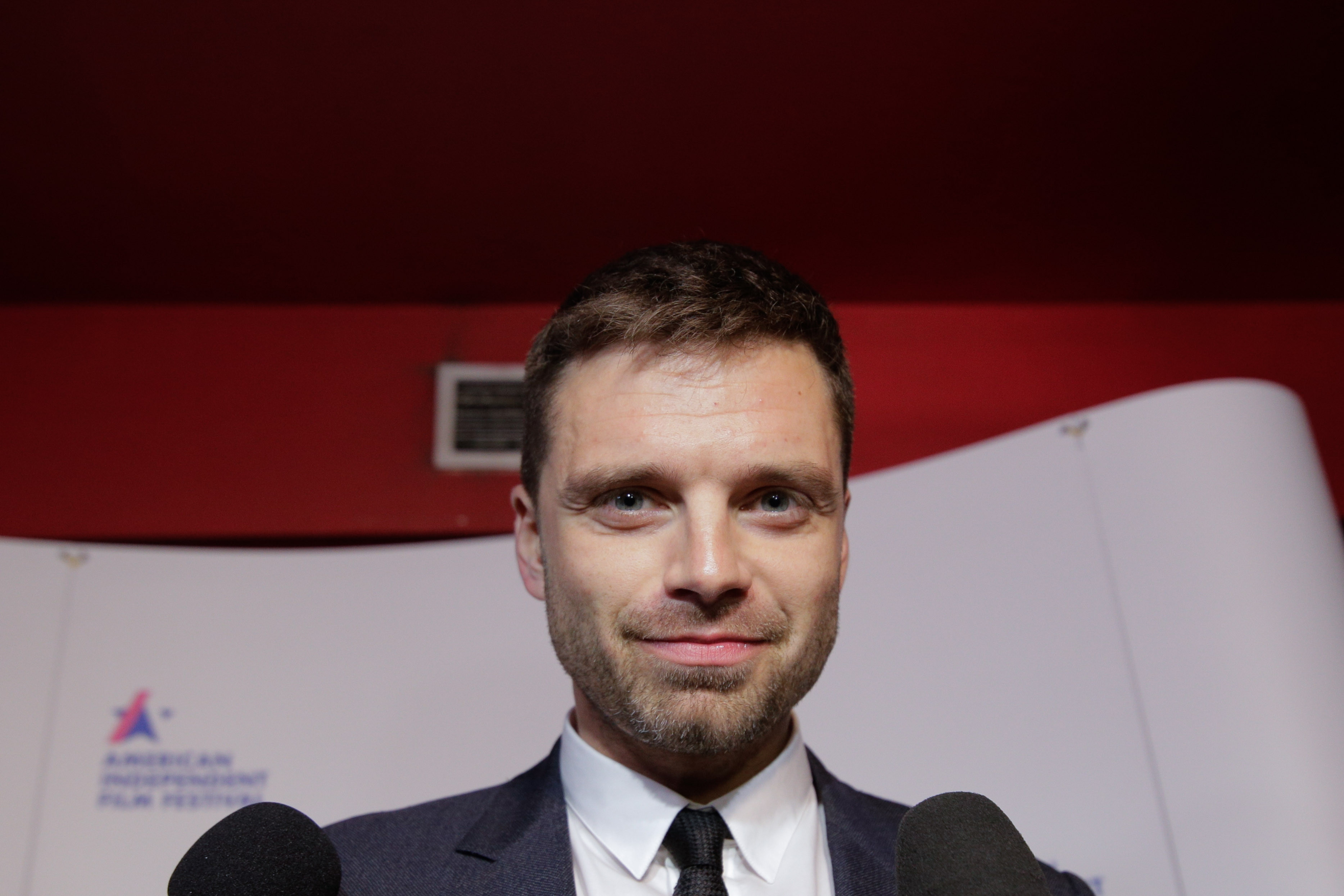 Reacția lui Sebastian Stan, întrebat de ce îşi neagă românii naţionalitatea în afara ţării