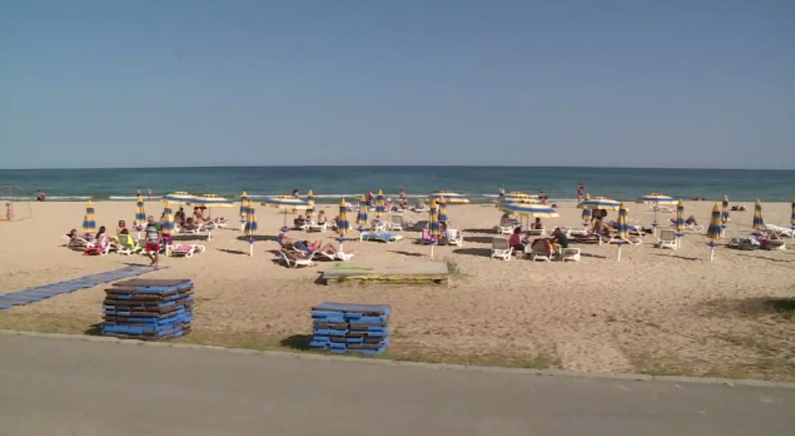 Litoralul bulgăresc, plin de turiști români în această perioadă. ”Mult mai frumos aici”