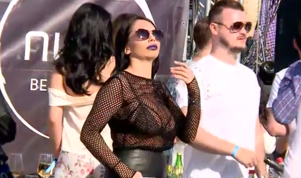 Petreceri fabuloase la Mamaia: elicoptere, roabe pline cu vinuri și șampanie de 100.000 de €