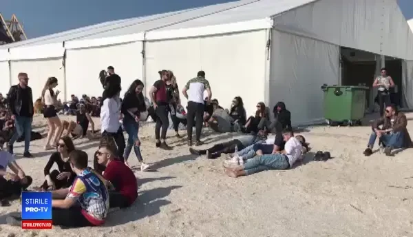 Atmosferă de distracție de la ora 09.00 pe plajă în Mamaia.