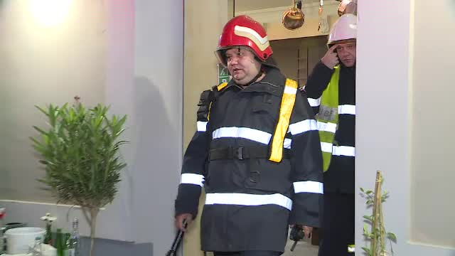Alarmă în Centrul Vechi. Oamenii dintr-un restaurant, evacuați, din cauza unui incendiu