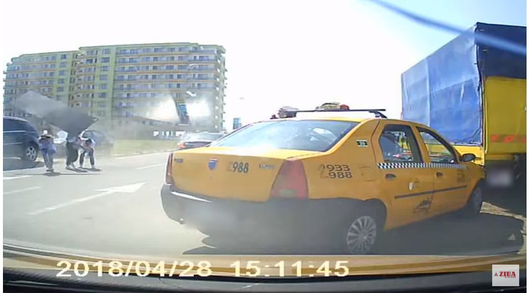 Un DJ grec a provocat haos la Mamaia. Elicopterul cu care a venit a făcut pagube la sol