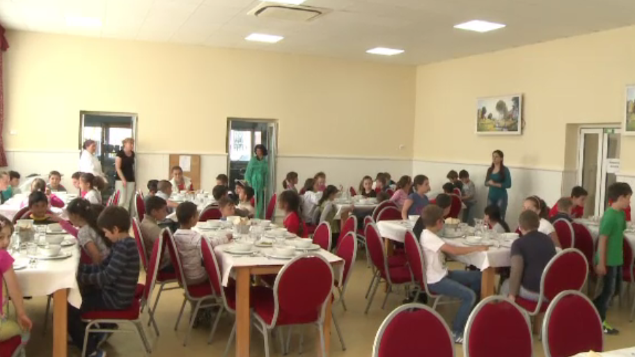 ”Școala după școală”. Comuna care își ajută copiii nevoiași să nu renunțe la carte