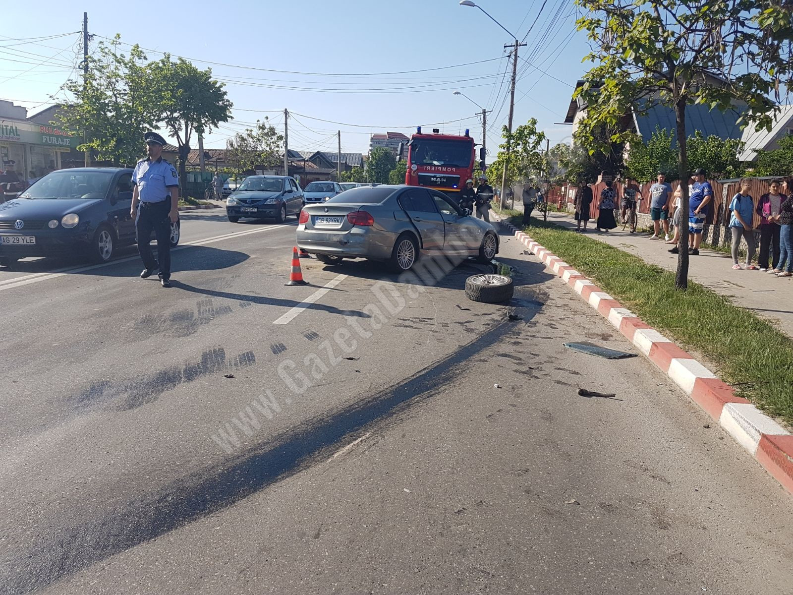 Patru maşini implicate într-un accident în Târgovişte: trei răniți