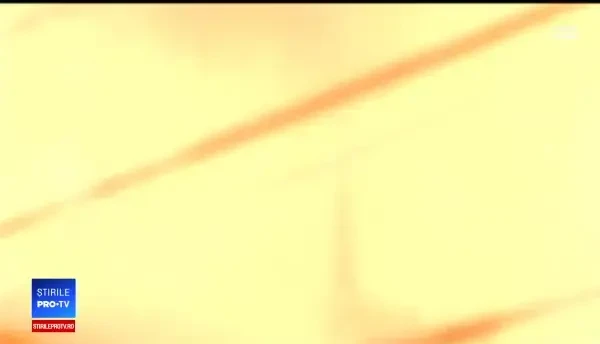 Incendiu într-un bloc din Capitală. Locatarii s-au salvat coborând pe schele