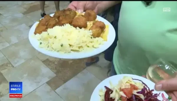 Românii profită din plin de ofertele all-inclusive din Bulgaria. Ar mânca de toate