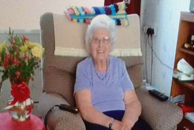 Bătrână de 85 de ani, moartă după ce a băut în spital lichid de curățare în loc de apă