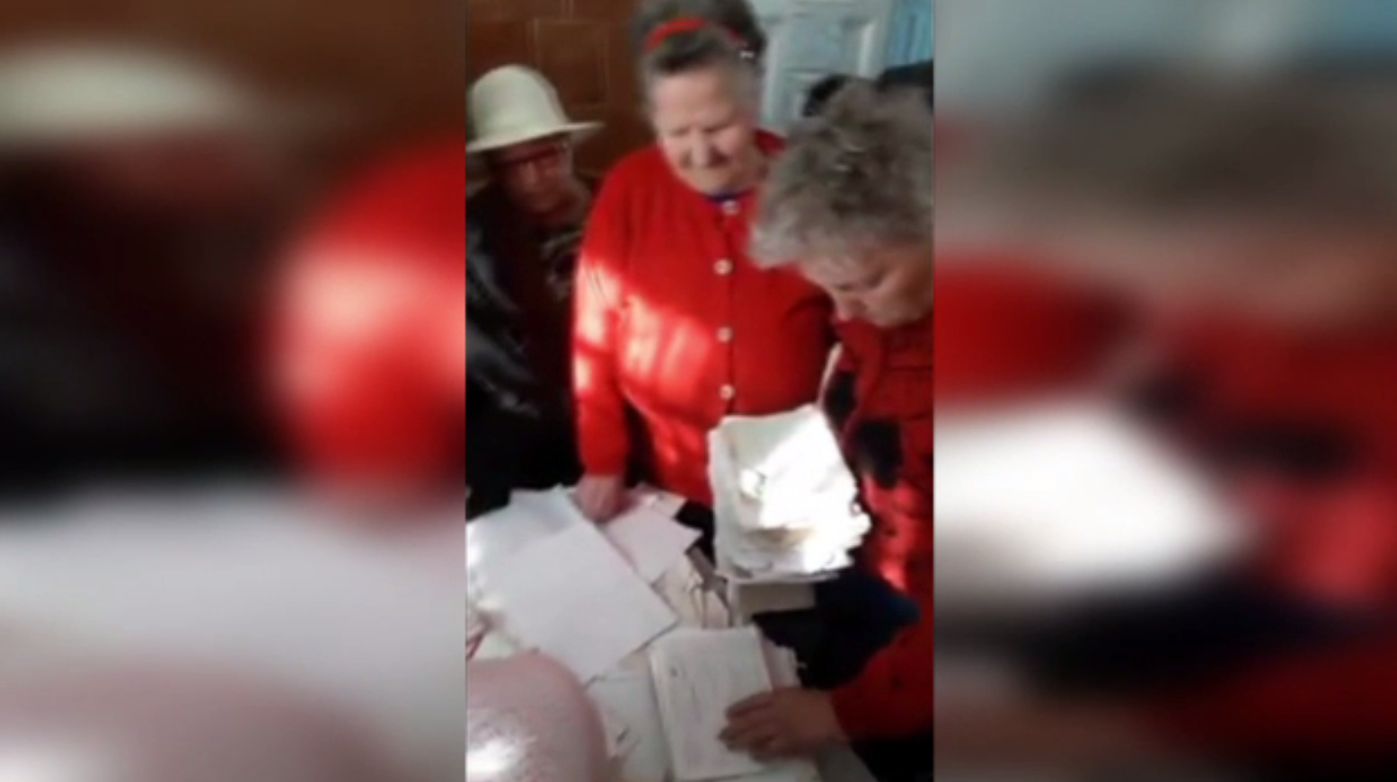 Zeci de pacienți au dat buzna în cabinetul unui medic pentru a-și recupera fișele medicale