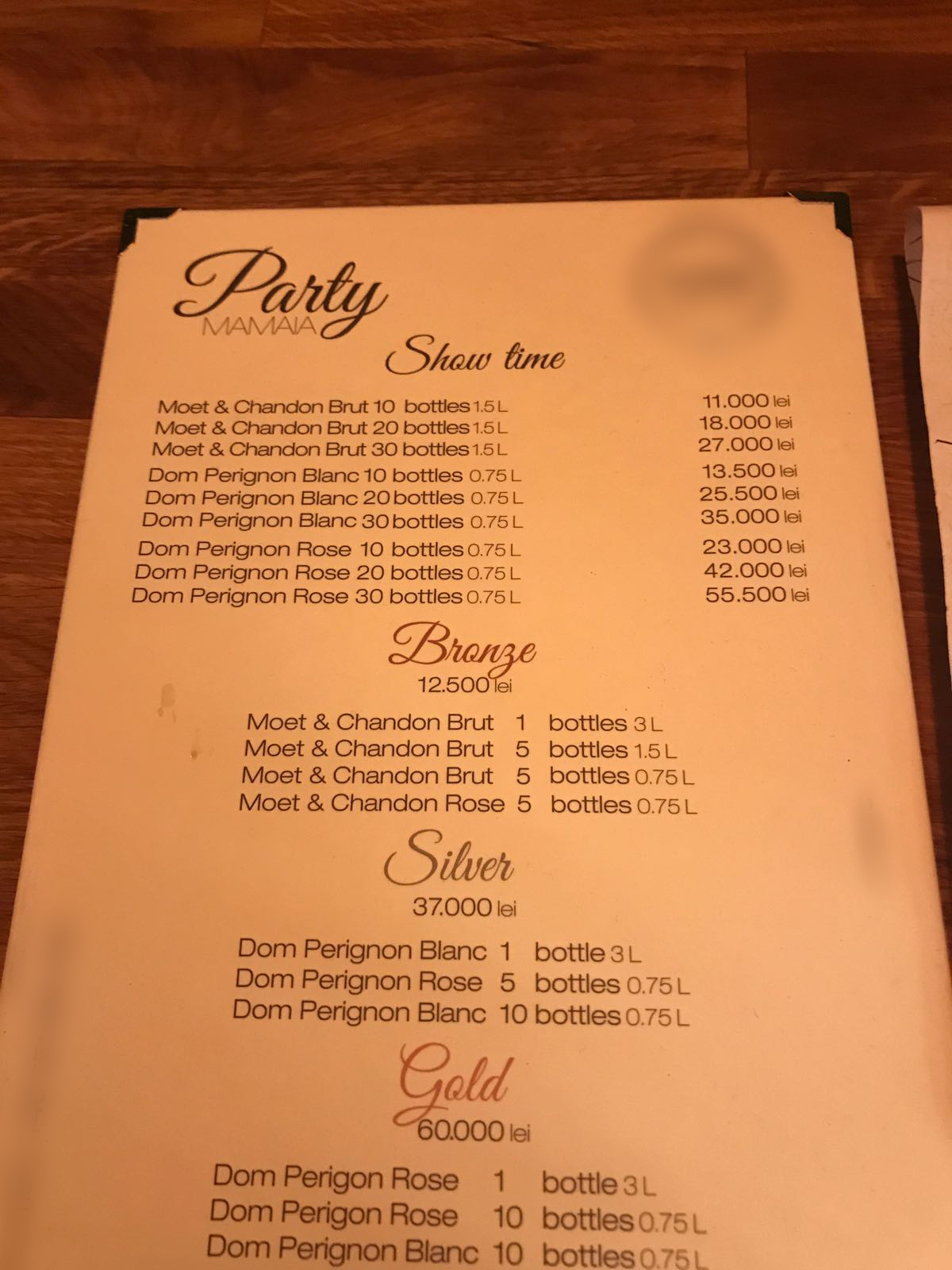 Prețurile fabuloase din meniul unui club de lux din Mamaia Nord