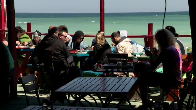 Un tânăr a cheltuit 10.000 de lei în două zile la Mamaia. Vama Veche, varianta low-cost