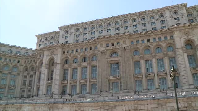 Probleme pentru Casa Poporului. Nu s-a prezentat nimeni la licitații, ca să o repare