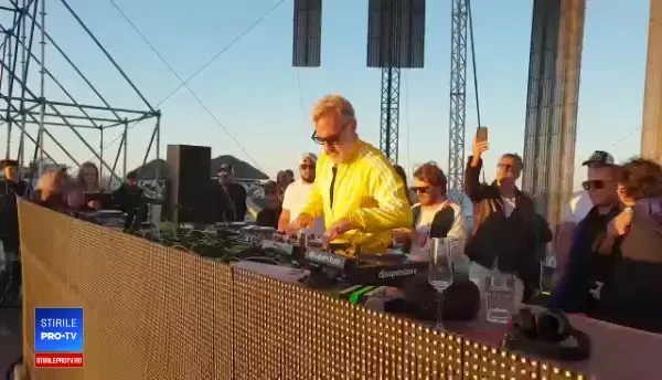 Reacția lui Gianluca Vacchi atunci când un petrecăreț din Mamaia încearcă să-l filmeze