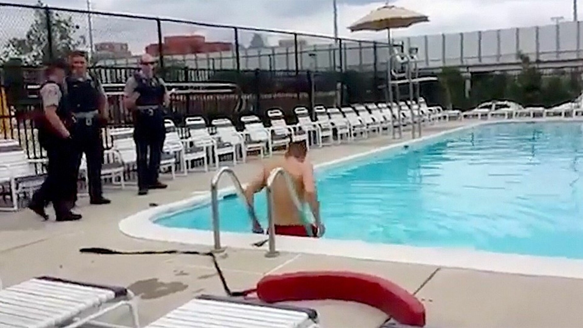 A încercat să se sinucidă, iar acum dă în judecată Poliția și salvamarii care l-au salvat