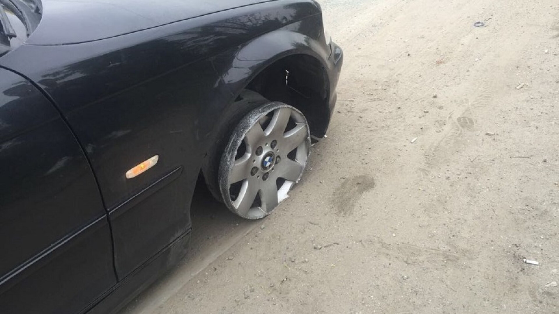 Şofer băut, prins de poliţiştii constănțeni când circula fără o anvelopă