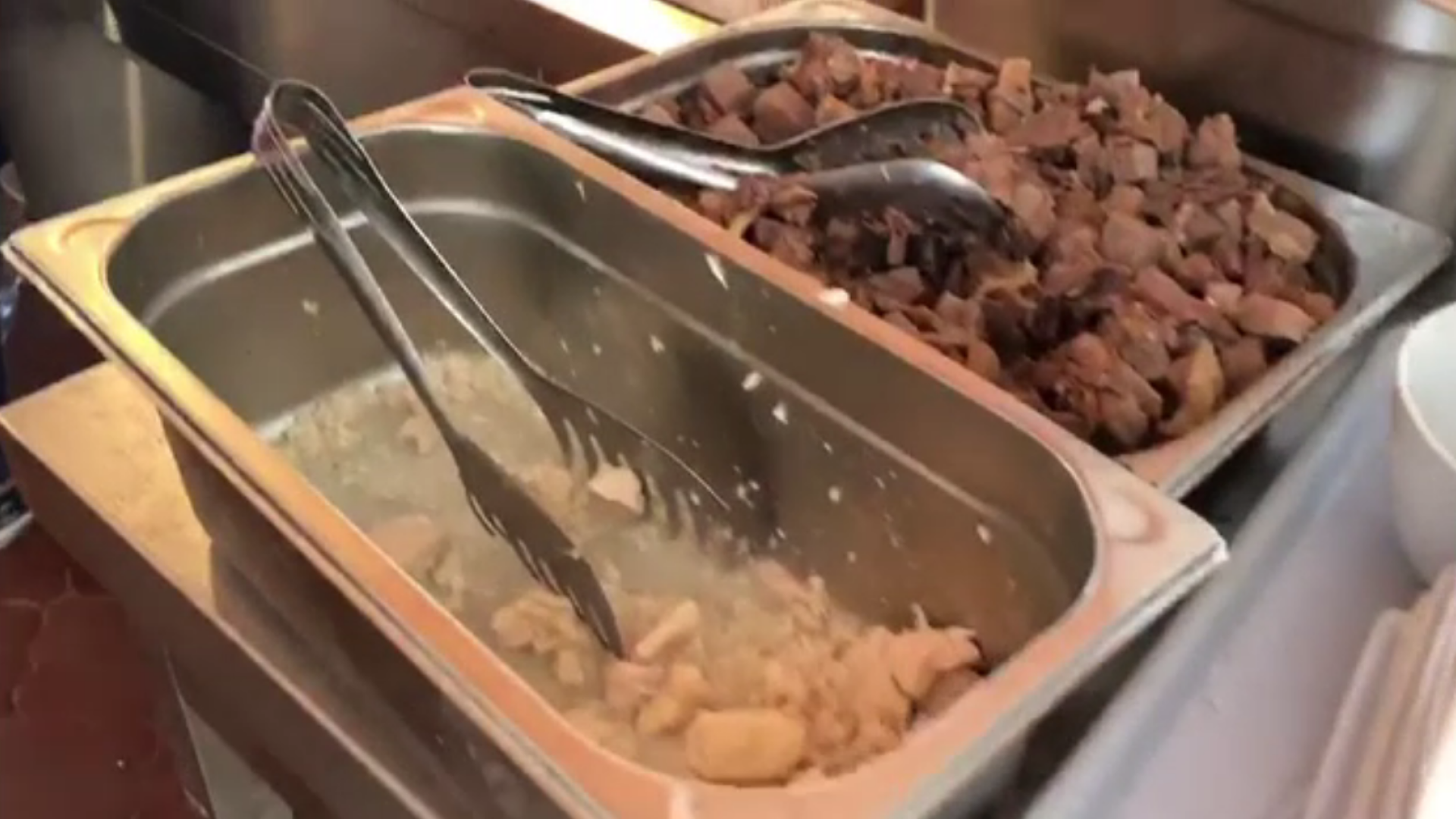 Nereguli descoperite de inspectorii ANPC pe litoral. Cum erau preparate ciorbele într-un local