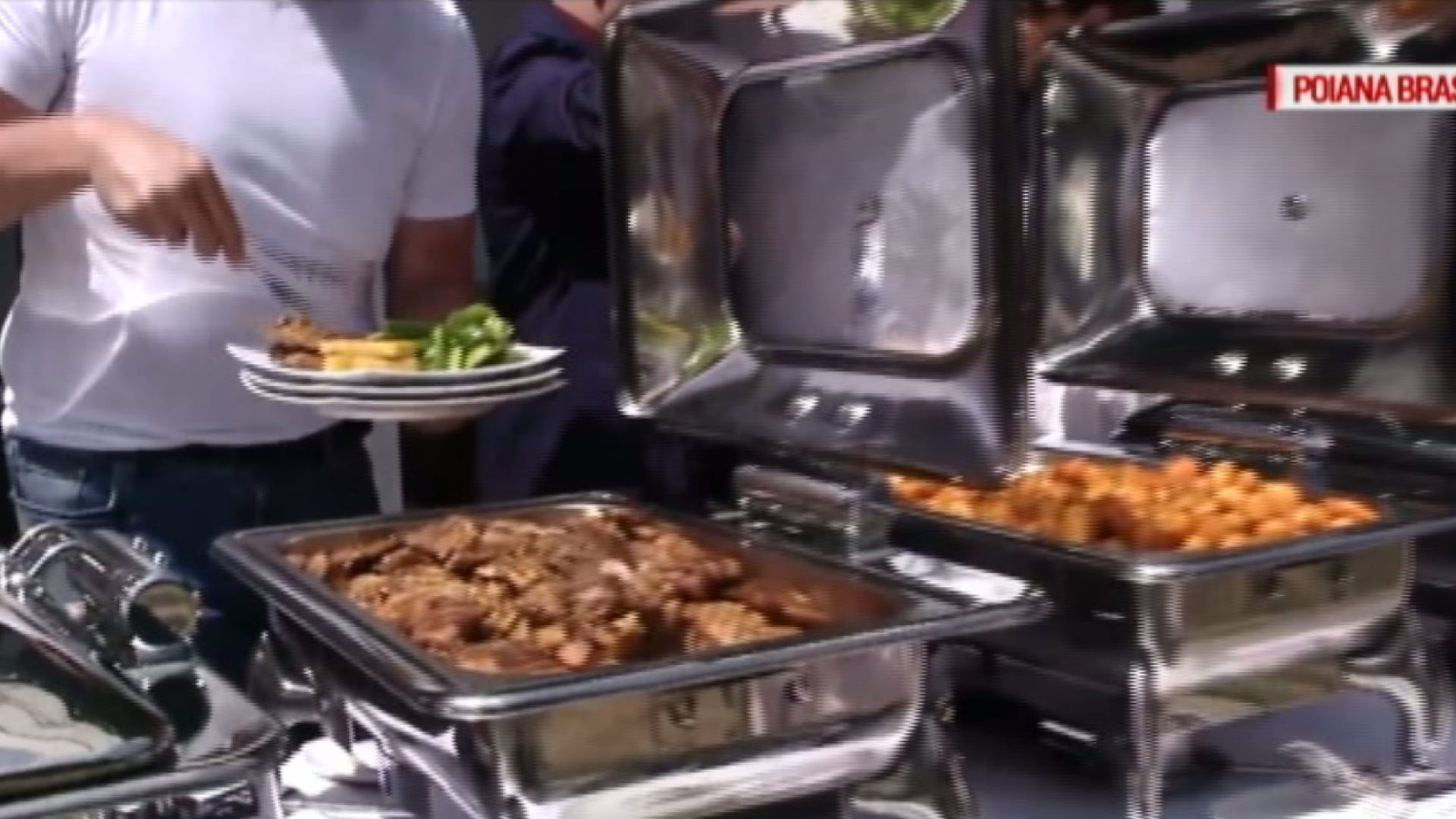 100 de kilograme de carne, pregătite pentru turiștii care petrec 1 Mai în Poiana Brașov