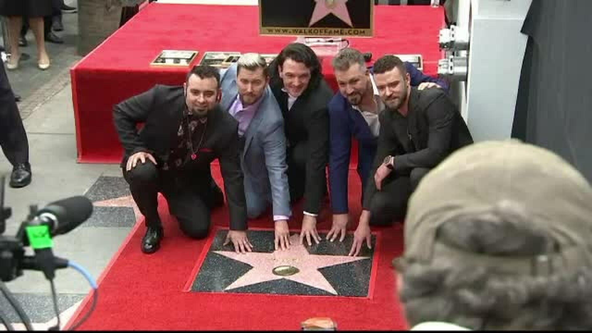 Numele trupei NSYNC a fost cimentat în istorie, pe Hollywood Walk of Fame