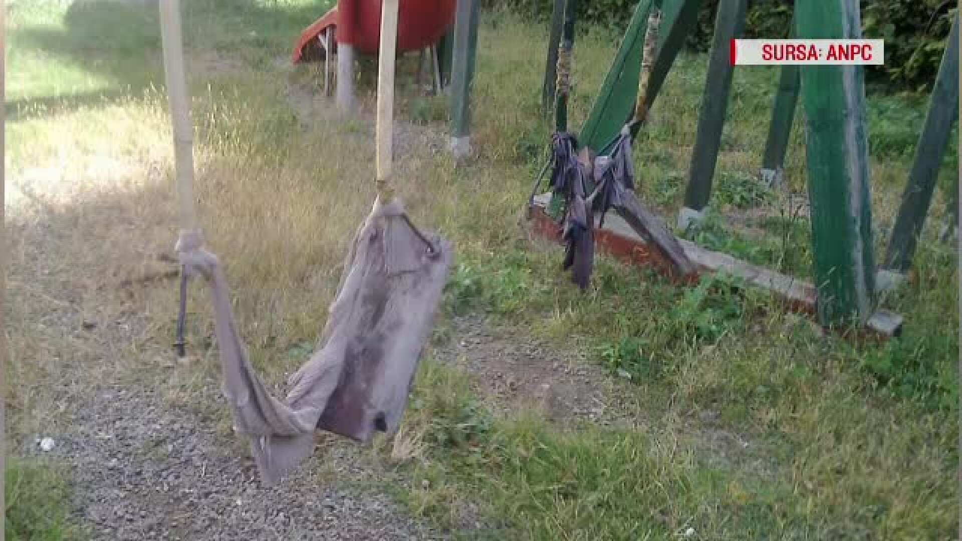 Copiii, în pericol la locurile de joacă din România. Fetiță de 12 ani: ”Când am căzut, simțeam că o să mor”