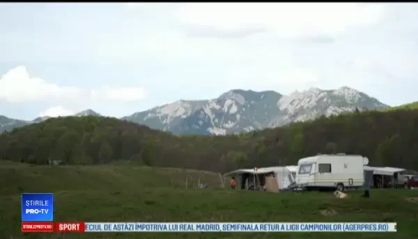 Turiștii care ajung în Cheia, Prahova, goniți de autorități pentru că fac mizerie
