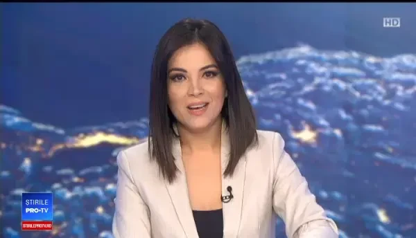 Un șofer a rămas cu mașina blocată pe plaja din Vama Veche. VIDEO