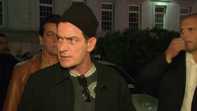 Charlie Sheen e dator vândut la Fisc