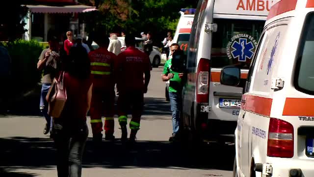 Zeci de turişti drogaţi pe Litoral, de 1 Mai. Unii au fost luaţi de ambulanţe direct de pe plajă