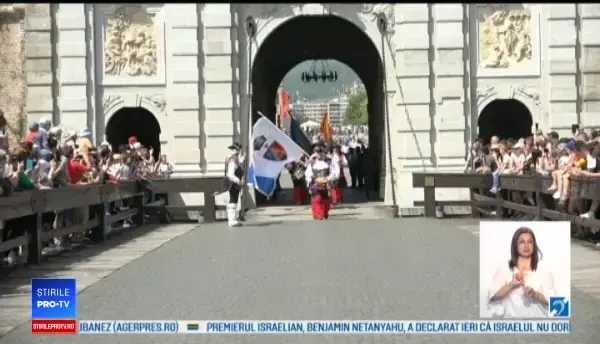 Aglomerație de 1 Mai la Cetatea Alba Iulia. Schimb de gardă ca la Palatul Buckingham