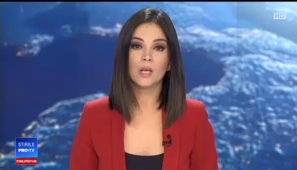 Un șofer din Capitală a zburat cu mașina după ce a lovit cu viteză un sens giratoriu. VIDEO