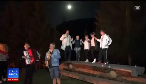 Turiştii care au ajuns în Bucovina în această vacanţă au îmbinat ospețele cu plimbările în aer liber