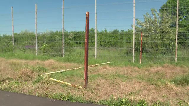 Anchetă după ce o poartă metalică a căzut peste un elev de 12 ani aflat în pauză