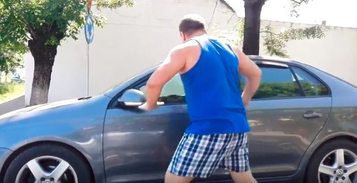 Şofer atacat de un taximetrist furios în trafic, la Timişoara: ”Cine-i, mă, ţăran?”