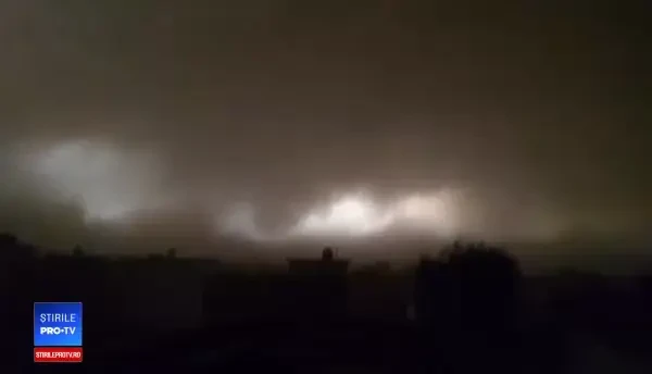 Cel puțin 100 de morți după o furtună de nisip în India