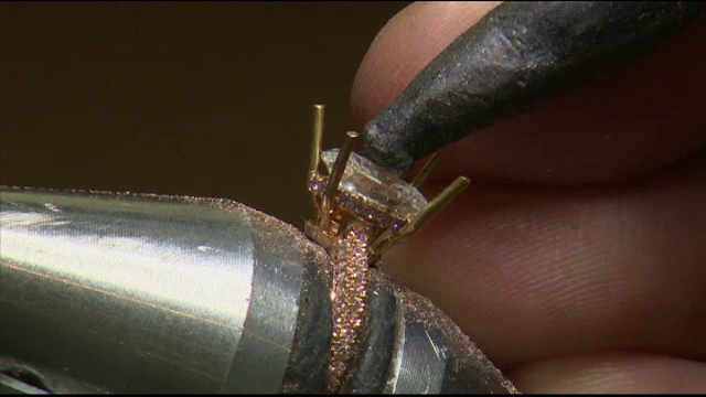 Diamantele create în laborator, claritate superioară și preț mai mic. Costul unei pietre de 2 carate