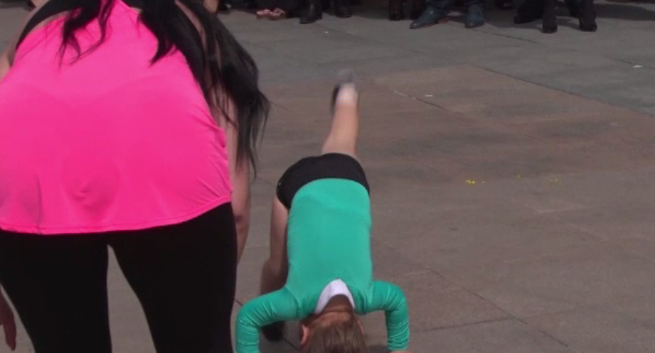 Antrenoarea care a pus o fetiță de stea în cap la Pitești, cercetată de Poliție și Protecția Copilului