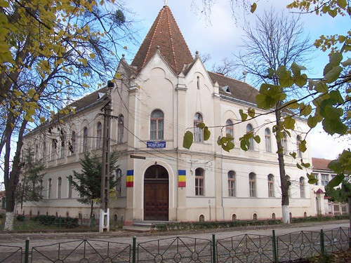 Profesoară din Timiș, cercetată disciplinar pentru o presupusă relație cu un adolescent