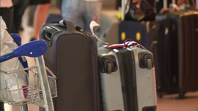 Tot mai multe furturi din bagaje, în aeroport. Hoții sunt foarte greu de găsit