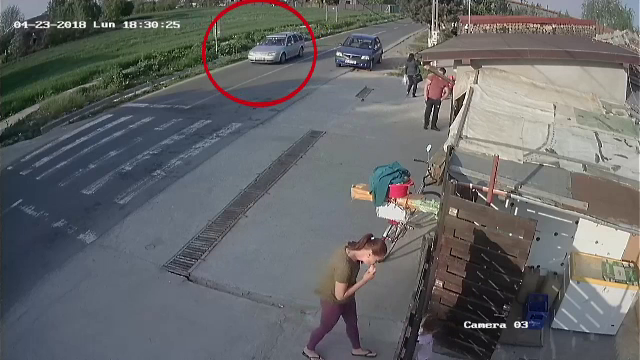 Poliția din Sinești nu i-a prins pe hoți, deși au fost filmați. Echipajele vin după 35 de minute