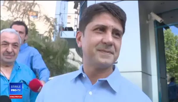 Portofelul cu bani și acte găsit de un bărbat, în centrul Capitalei, înapoiat proprietarului