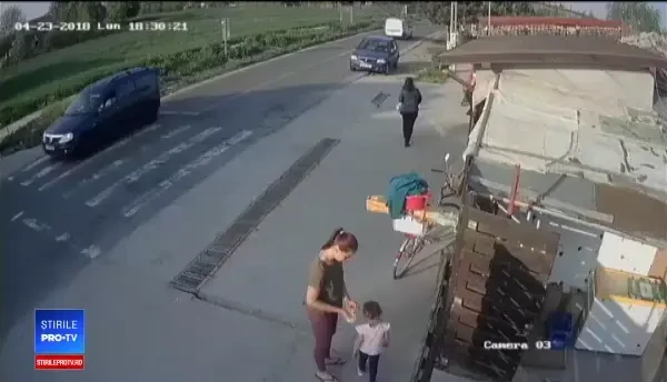 Mașina hoților din Sinești, filmată. O victimă susține că polițiștii au intervenit prea târziu