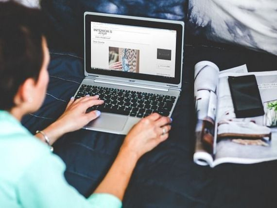 Cum să câștigi bani stând acasă. Țara din UE în care 1 in 10 angajați nu merge la birou