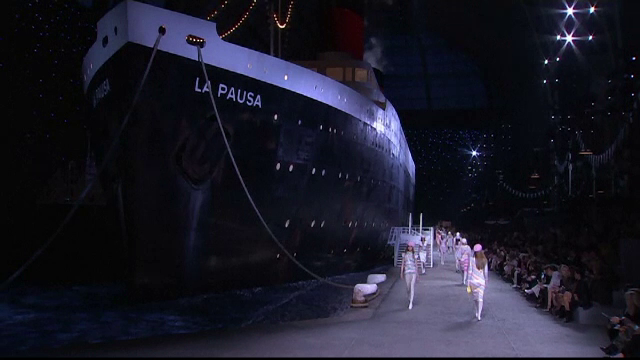 Colecția Chanel 2018-2019, lansată lângă replica unui pachebot de lux